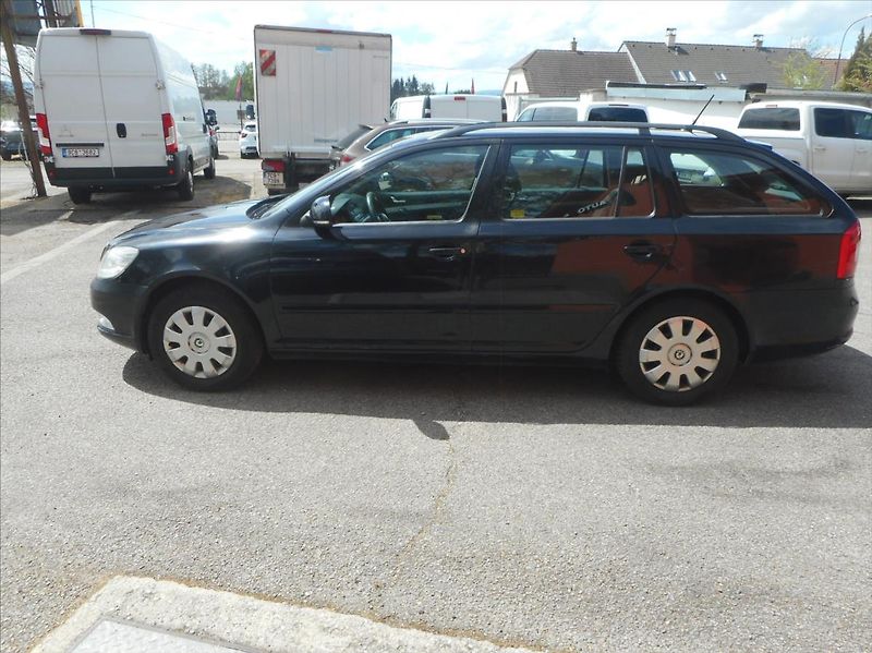 Škoda Octavia 1,6 TDi - fotka 8 z 32