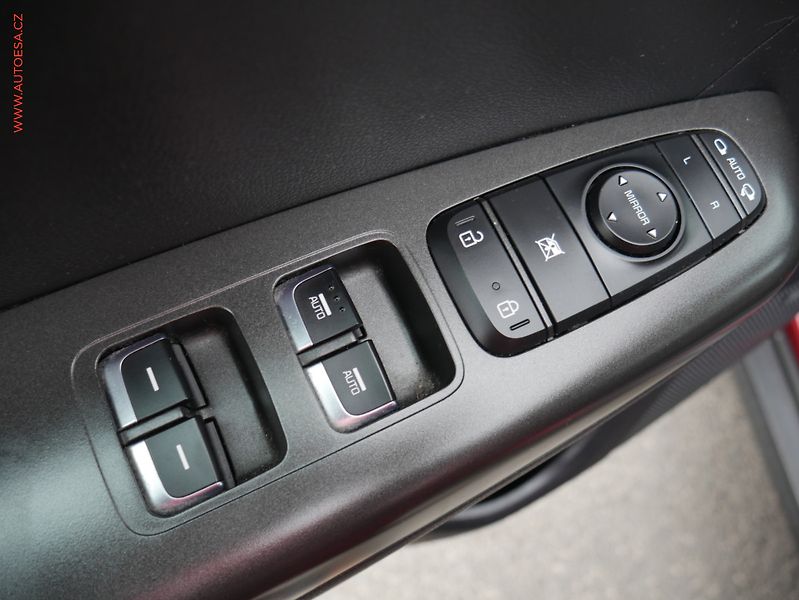 Kia Sportage (2018) 1.6T-GDI, 2.maj,ČR, navi - fotka 16 z 25