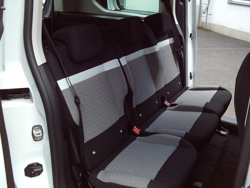 Citroën Berlingo (2026) XL PLUS Profi Petrol 110k Man - fotka 10 z 16