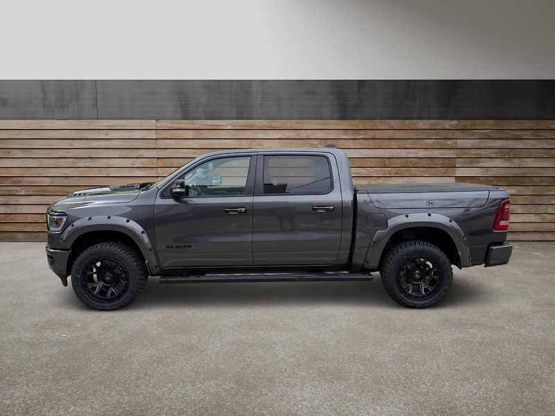 Dodge RAM (2022) +LARAMIE+VZDUCH+OFFROAD PAKET+ - fotka 6 z 23