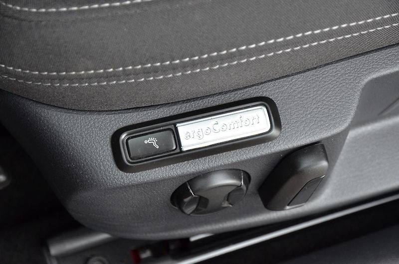 Volkswagen Passat (2021) 2.0 TDi DSG / 77.300km / 1.MAJ - fotka 20 z 42