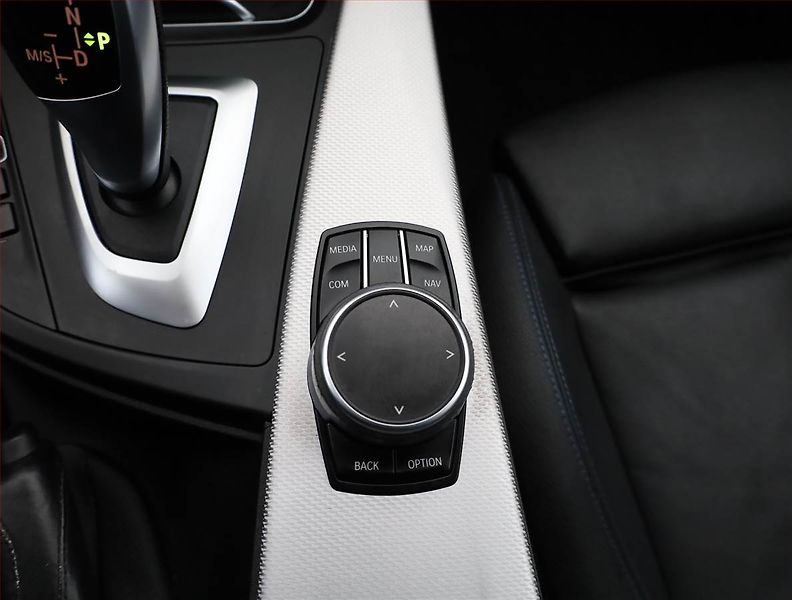 BMW Řada 3 (2019) 320 d xDrive, 4X4, Automat - fotka 14 z 21