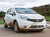 Nissan vyvinul prototyp vozu s nanolakem, který odpuzuje špínu.