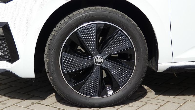 Škoda Scala TSI 85kW Monte Carlo DSG - fotka 23 z 24