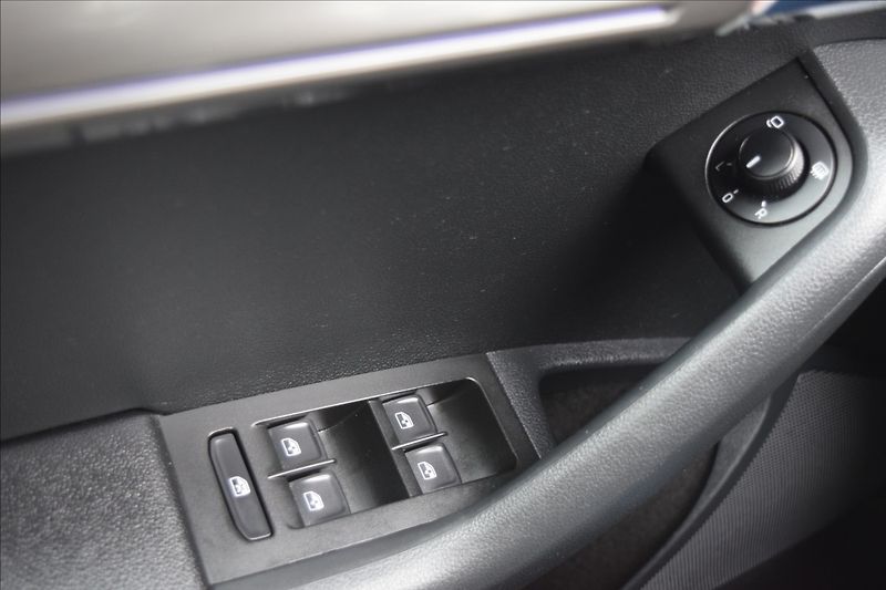 Škoda Octavia 1,6 TDI 85kw ALU KLIMA TAŽNÉ - fotka 30 z 48