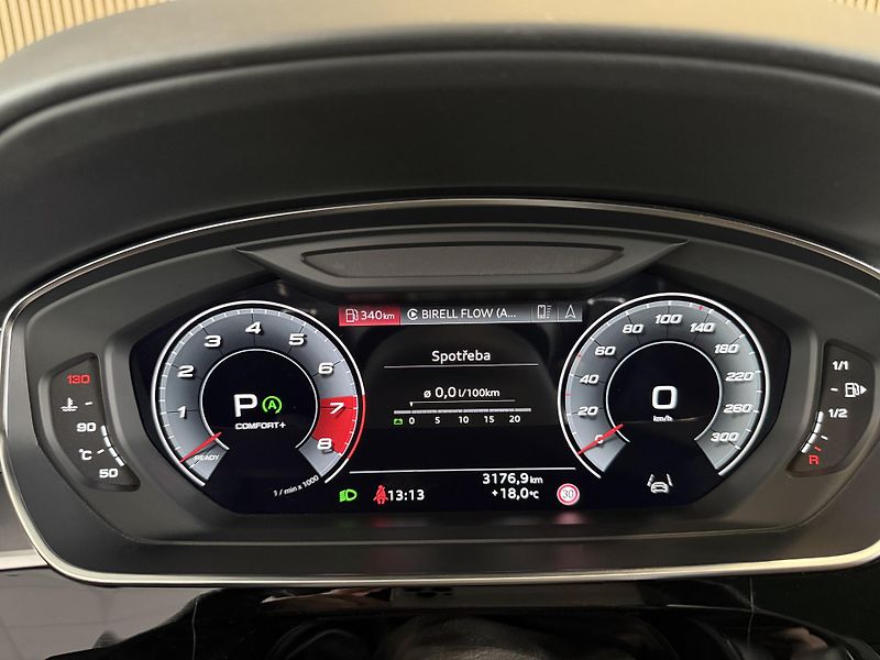 Audi S8 B&O-Adv. Carbon Matrix Pano TV - fotka 31 z 52