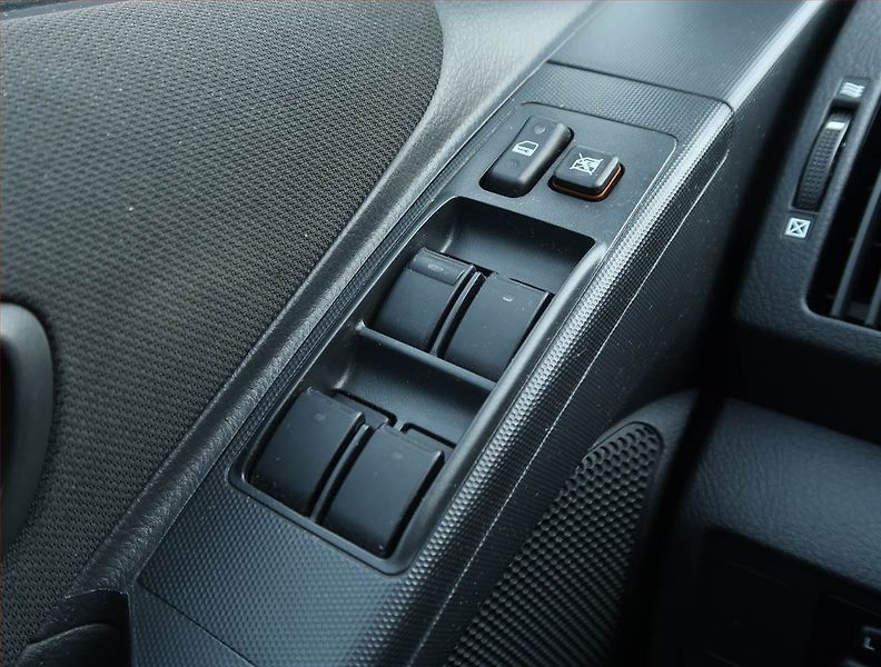 Toyota Corolla Verso (2004) 1.8, po STK, rezervace - fotka 14 z 16