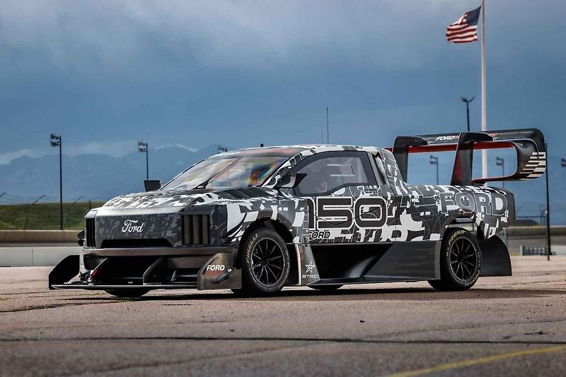 Ford F-150 EV Lightning Supertruck Demonstrator