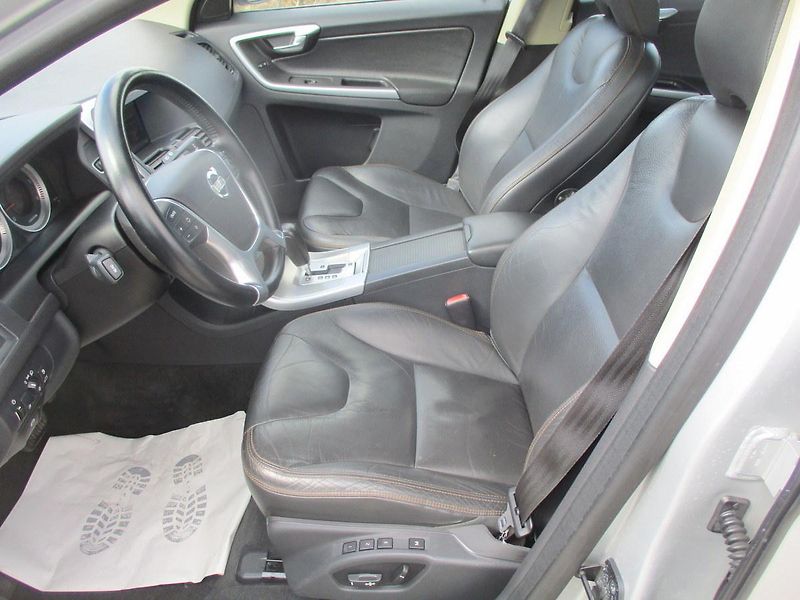Volvo XC60 2.4 D5*AWD*NAVI*198 tkm*SUMMUM - fotka 14 z 56