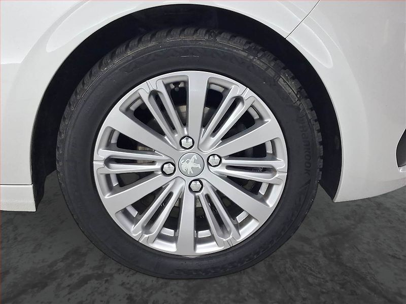 Peugeot 208 (2019) 1.2 PureTech, Automat, Navi - fotka 15 z 20