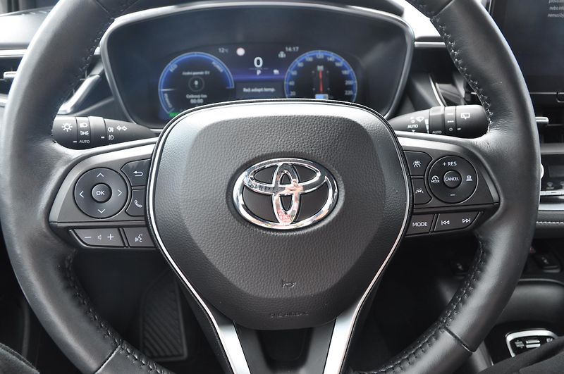 Toyota Corolla 1.8 Hybrid KOMBI - fotka 11 z 19