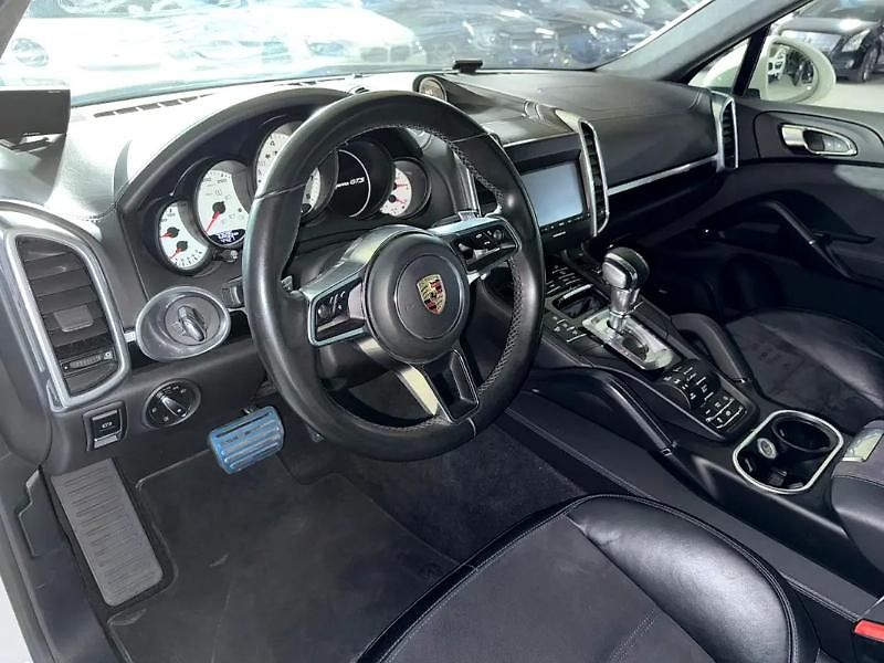 Porsche Cayenne (2016) Sportovní verze GTS - fotka 11 z 20