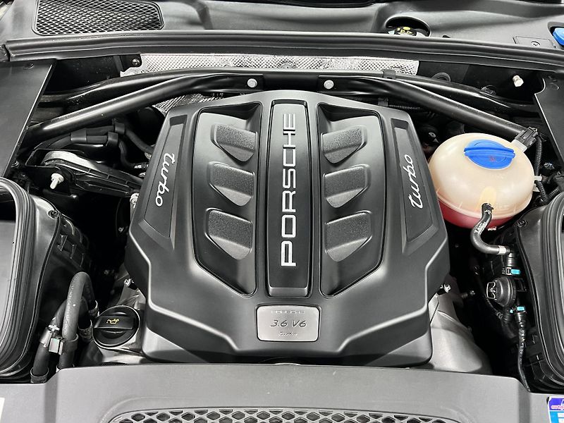 Porsche Macan Turbo 3.6 V6, 294 kW, Původ ČR - fotka 13 z 43