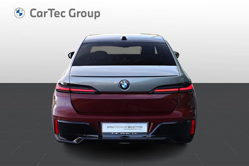 BMW Řada 7 750e xDrive - fotka 5 z 20