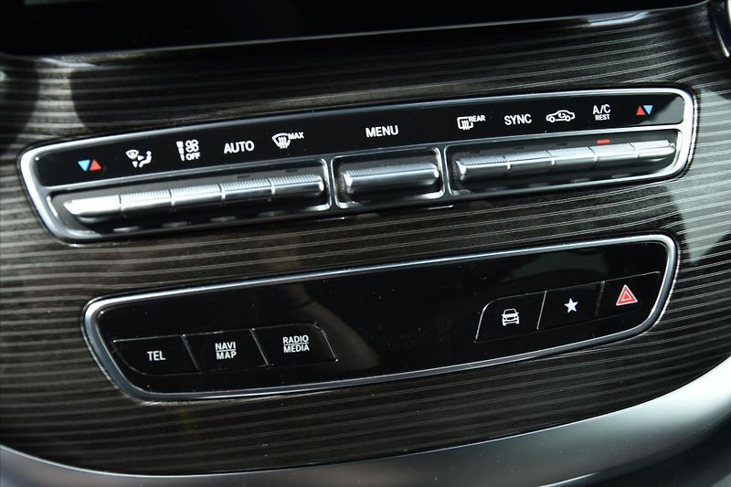 Mercedes-Benz Třídy V 300d 4MATIC AMG LONG AVANTGARD - fotka 25 z 32
