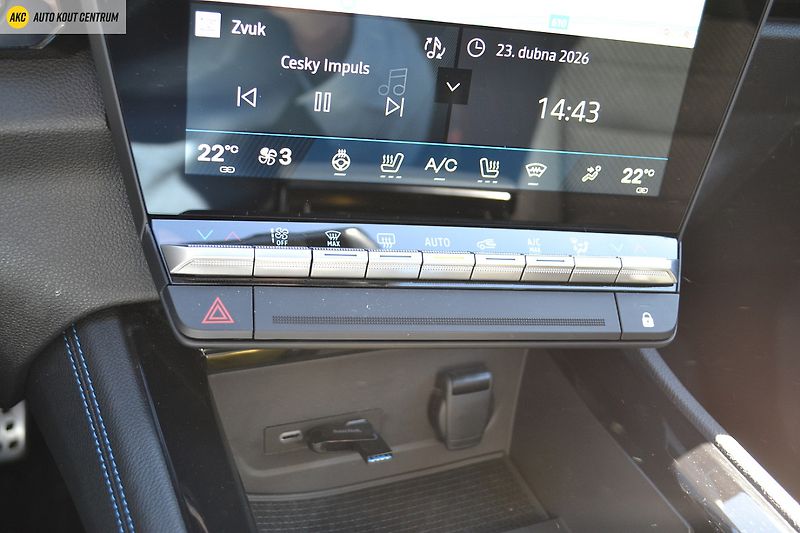 Renault Espace esprit Alpine full hybrid E-Te - fotka 40 z 73