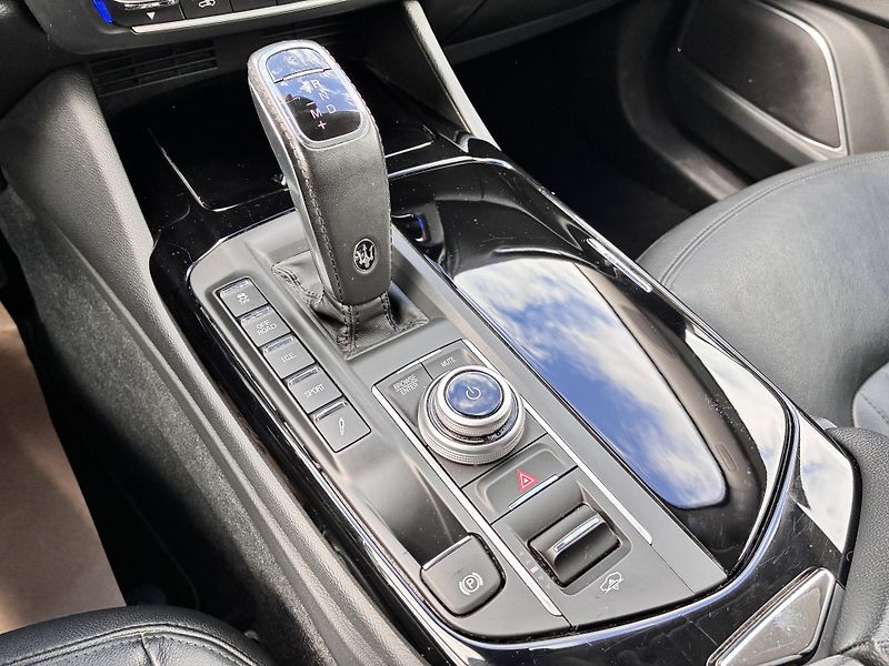 Maserati Levante 2.0l 243kW GT REZERVACE - fotka 24 z 41