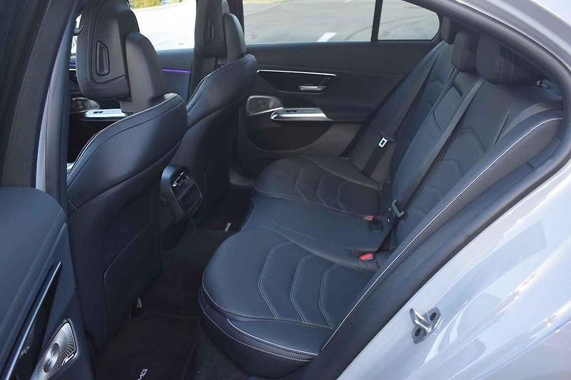 Nový Mercedes-E je současně důstojný i naprosto moderní
