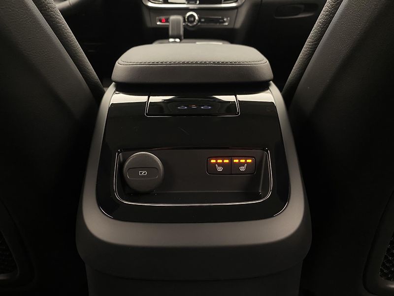 Volvo V90 T6 AWD PLUG-IN PLUS DARK TAŽNÉ - fotka 32 z 53