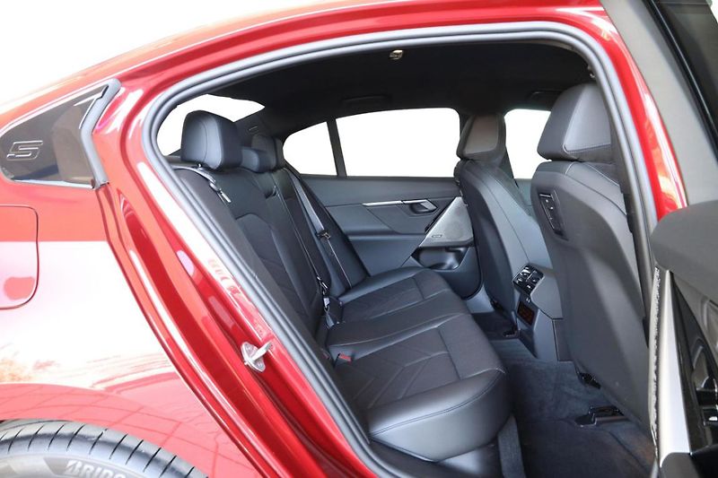 BMW Řada 5 540d xDrive Sedan - fotka 6 z 27