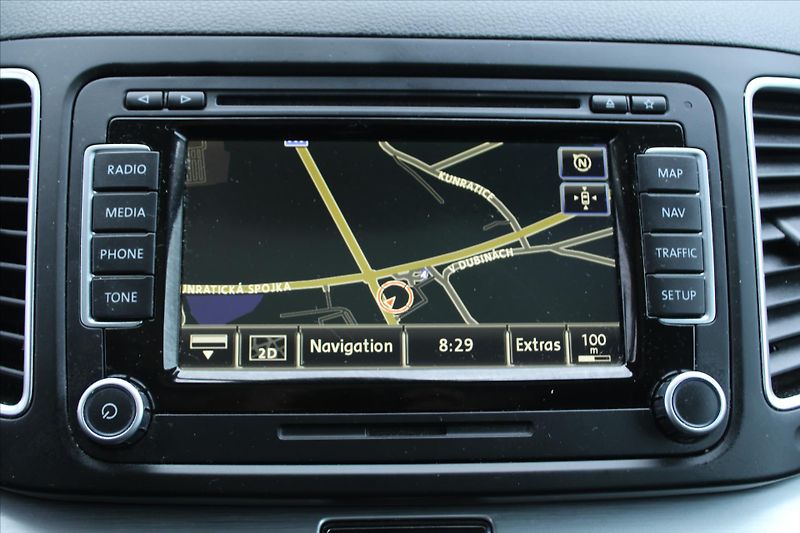 Volkswagen Sharan 2.0TDI 4MOTION HIGHLINE 7-MÍST - fotka 20 z 31
