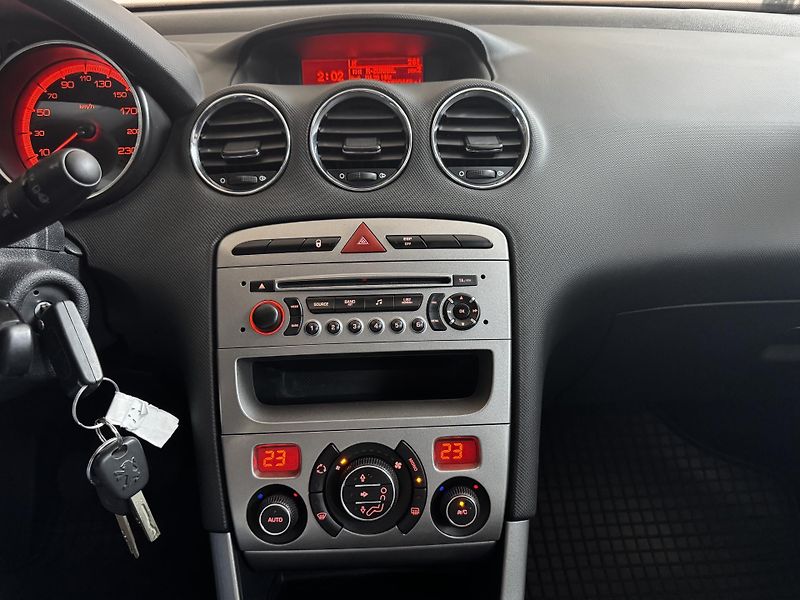 Peugeot 308 (2011) 1.6i 88 KW - CZ -  - fotka 14 z 21