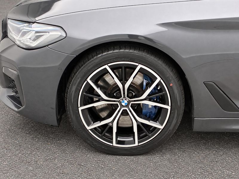 BMW Řada 5 3,0 540i 245kW xDrive DPH - fotka 27 z 34