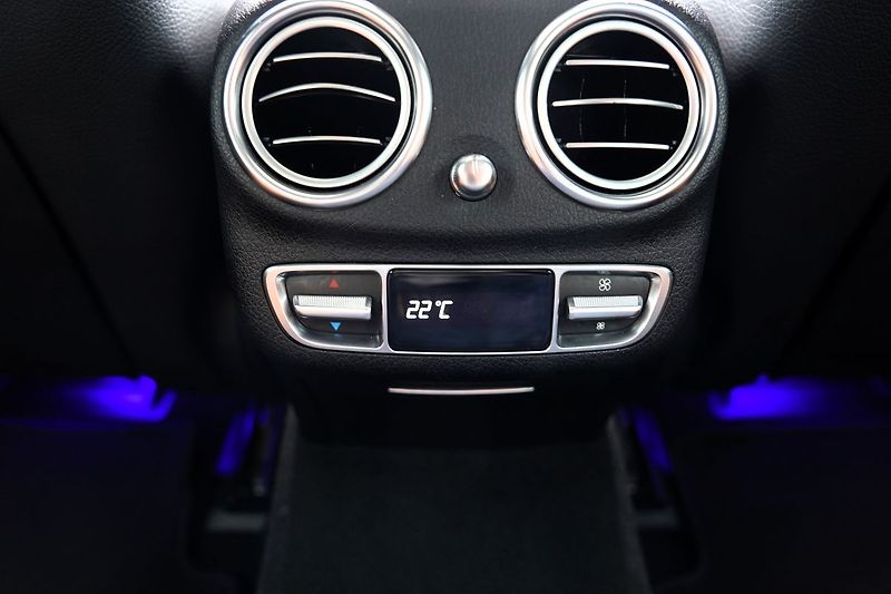 Mercedes-Benz Třídy E E63 S AMG 4Matic+// 615 PS - fotka 33 z 48