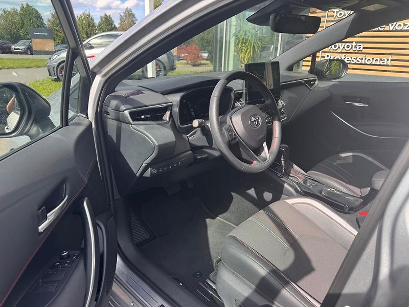 Toyota Corolla 1.8 GR Sport - fotka 8 z 12