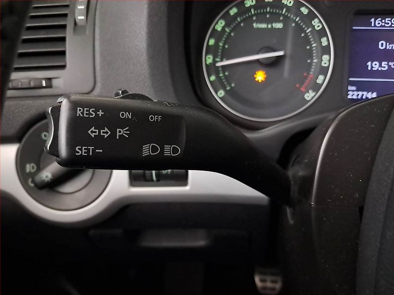 Škoda Octavia (2006) Scout 2.0, 4X4, po STK, Tažné - fotka 19 z 21