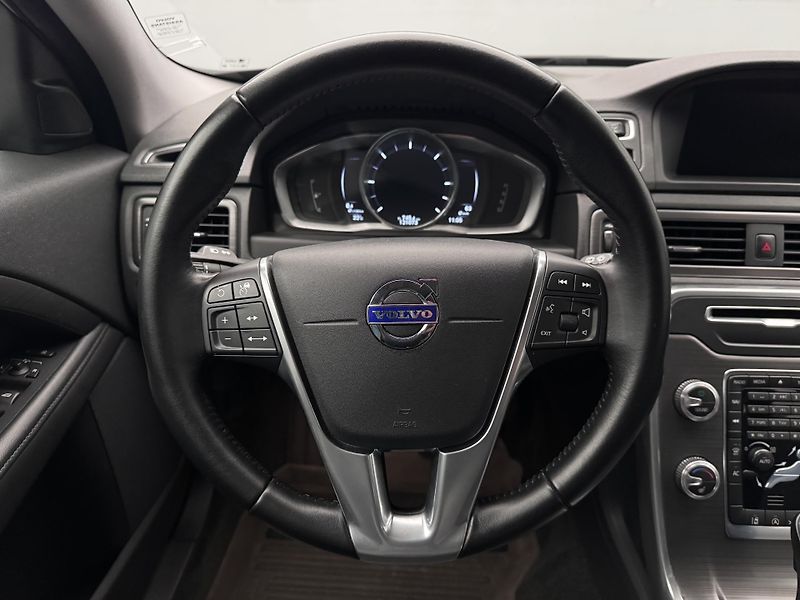 Volvo XC70 D4 AWD SUMMUM AUT        - fotka 3 z 48