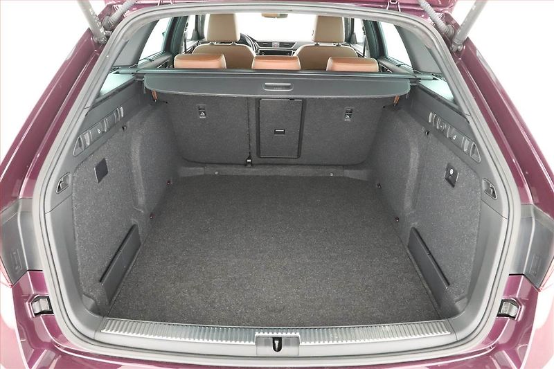 Škoda Superb (2022) Laurin&Klement 1.5 TSI - fotka 19 z 20