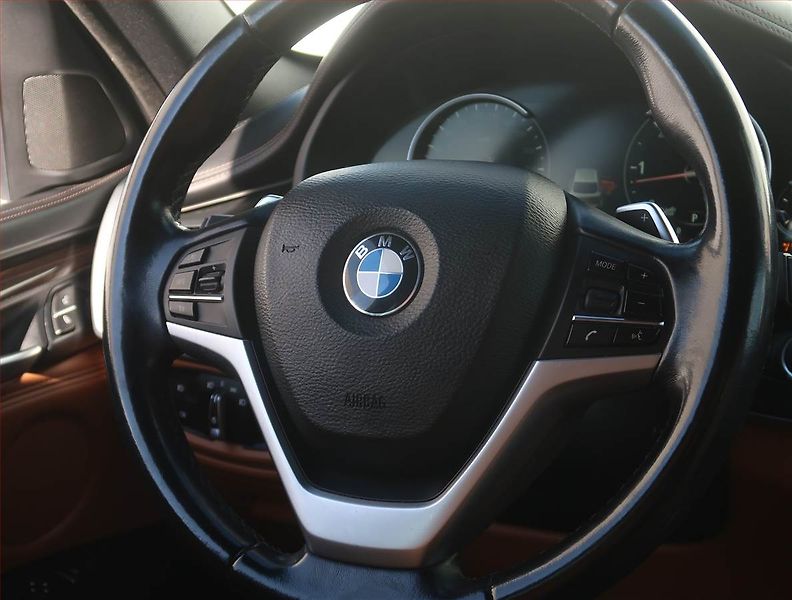BMW X6 (2015) xDrive40d - fotka 20 z 21