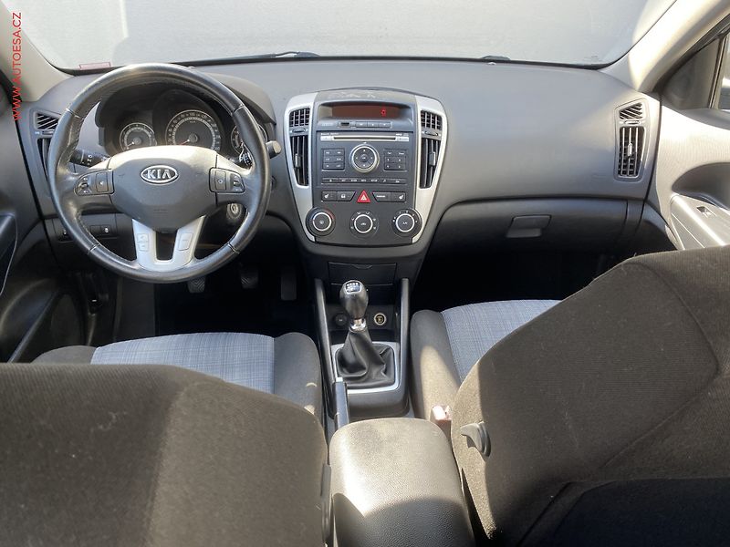 Kia Ceed (2010) 1.4CVVT, Vision, TZ, výhřev - fotka 8 z 16