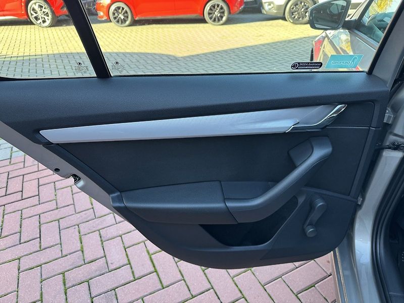 Škoda Octavia (2013) 2.0TDi  Klima Tempomat BT - fotka 25 z 45