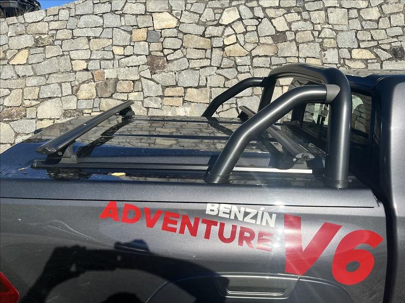 Toyota Hilux 4,0 V6 6A/T Advent. DEMO  DC - fotka 23 z 29