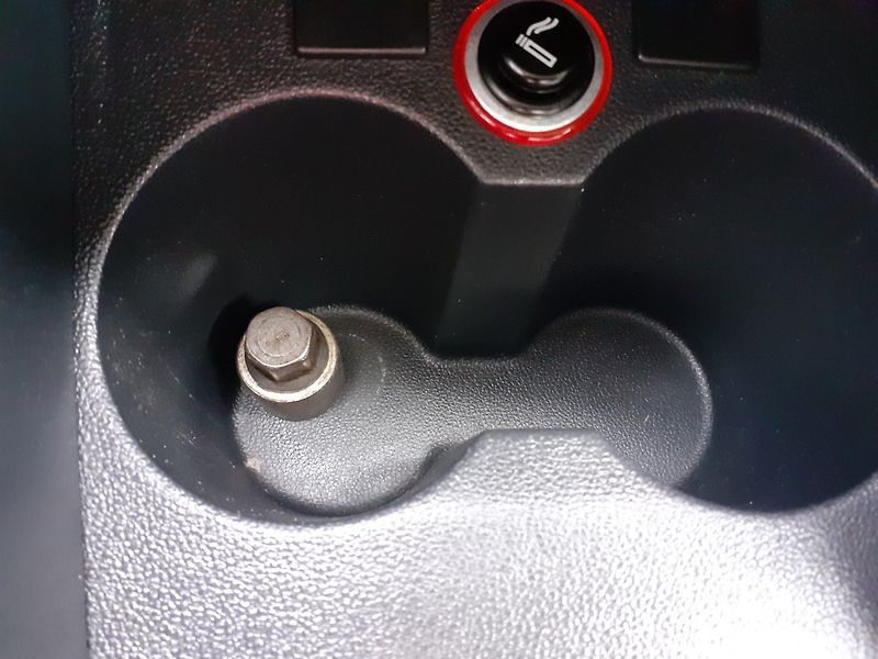 Volkswagen Polo (2012) 1.2 HTP CROSS - fotka 12 z 35