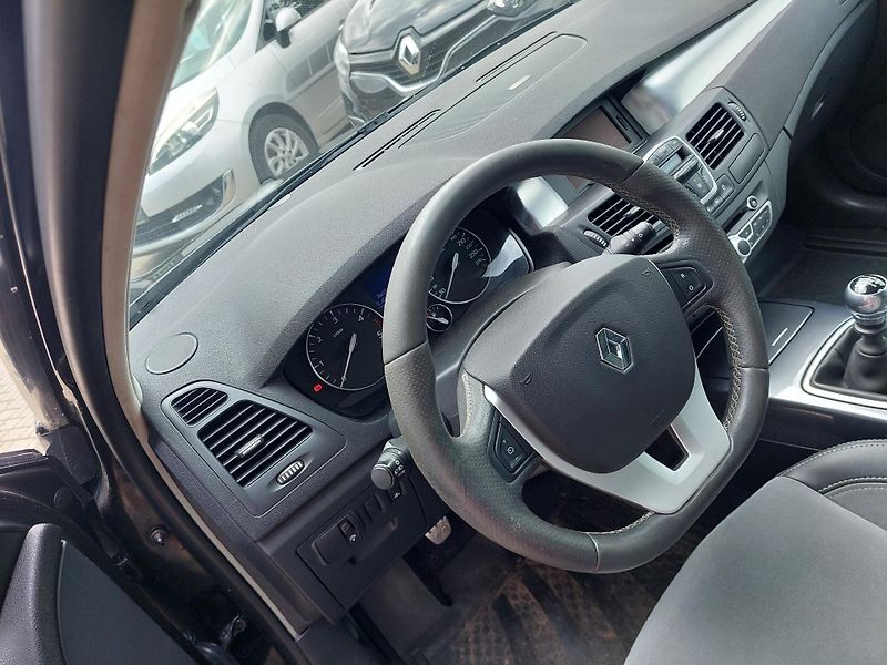 Renault Laguna (2011) III. Grandtour GT dCi 180 - fotka 9 z 39