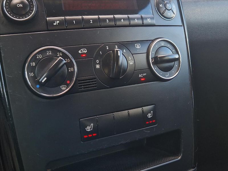 Mercedes-Benz Třídy A 1,7 i 85kW AC VÝHŘEV NOVÁ STK - fotka 23 z 27