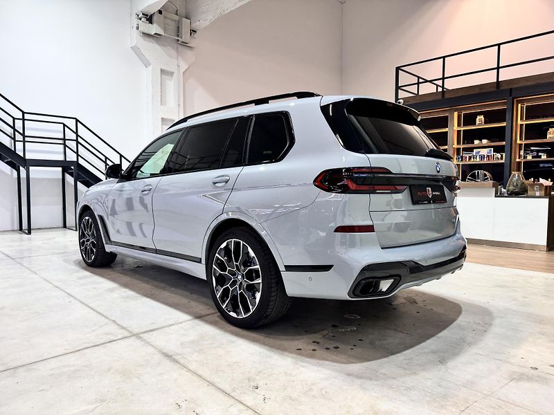 BMW X7 (2024) xDrive 40d mHEV A/T - fotka 4 z 18