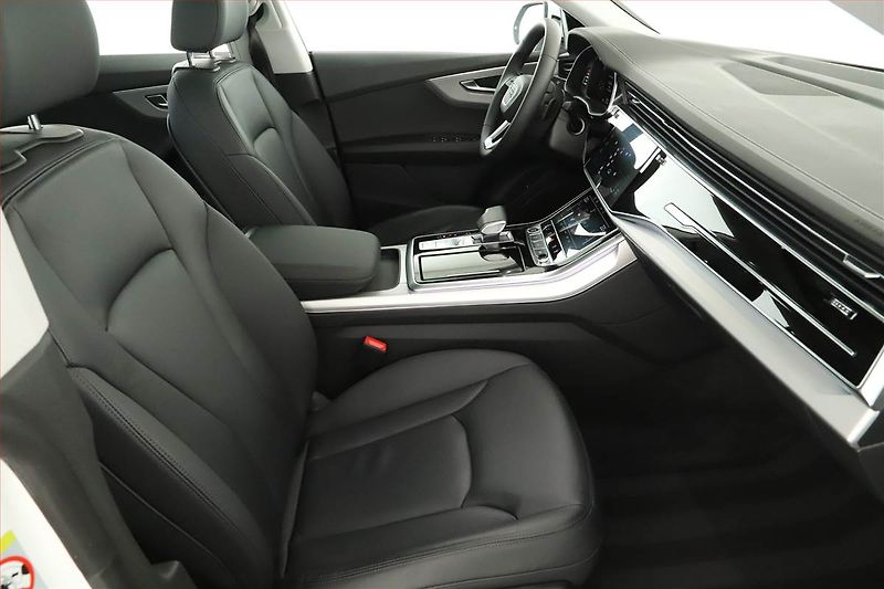 Audi Q8 (2023) 55 TFSI - fotka 7 z 21