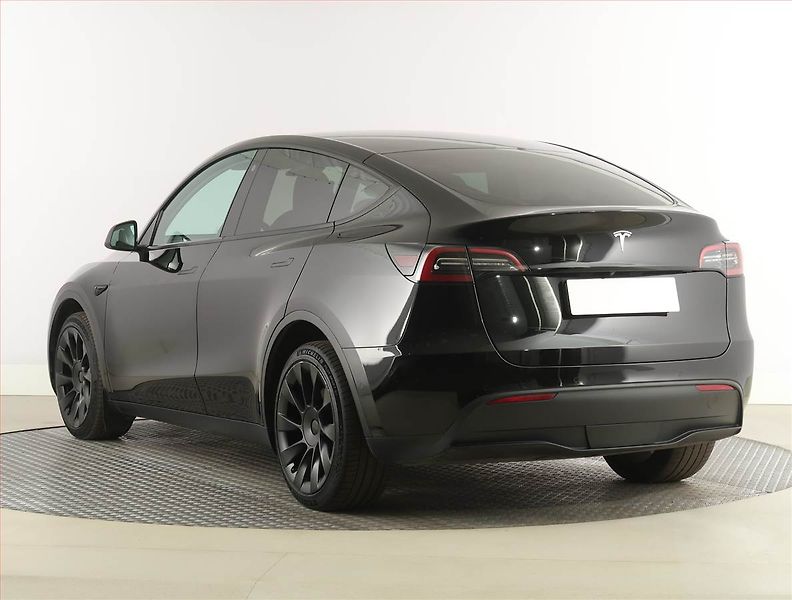 Tesla Model Y (2022) Long Range AWD 79kWh, SoH 91% - fotka 4 z 33