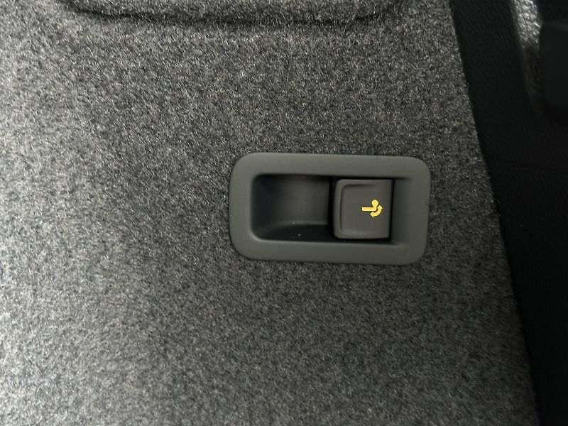 Škoda Karoq 1.5TSi DSG 150PS LED V.Cockpit - fotka 37 z 38