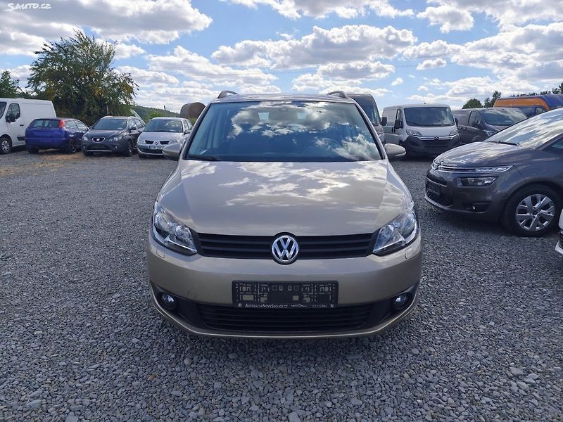 Volkswagen Touran (2014) - fotka 9 z 42
