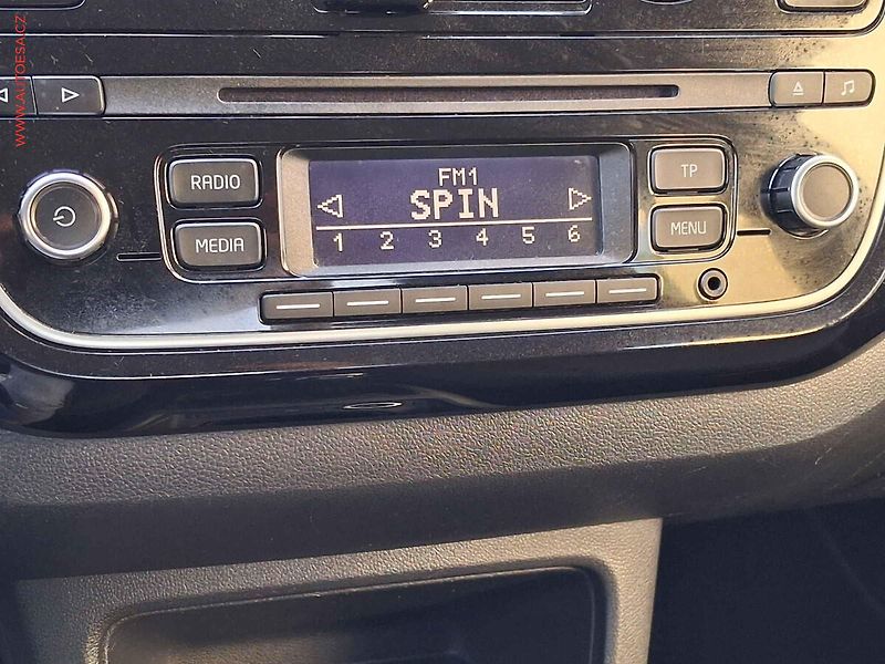 Volkswagen up! (2014) 1.0 MPi, CUP, AC, výhřev sed - fotka 13 z 15