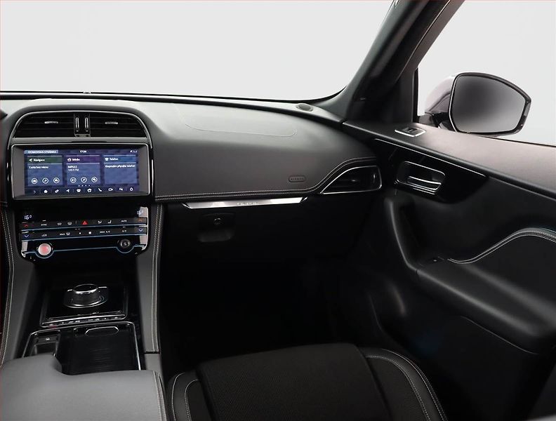 Jaguar F-Pace (2020) 25d AWD, Původ ČR - fotka 8 z 23
