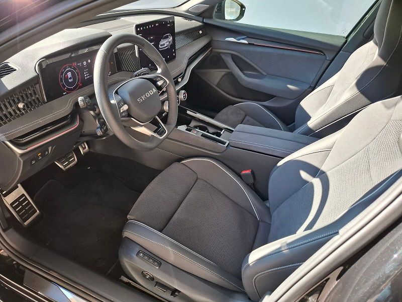 Škoda Superb (2026) SPORTLINE 150/2.0 TSI A7A - fotka 9 z 32