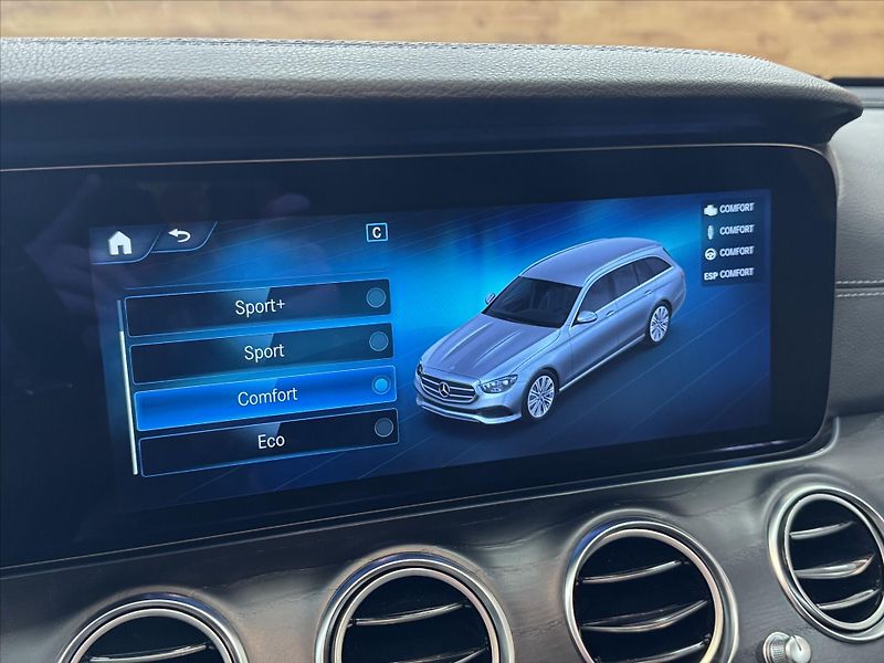 Mercedes-Benz Třídy E 400d AIRMATIC 4MATIC LED - fotka 17 z 27