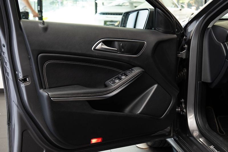 Mercedes-Benz Třídy A 180d - fotka 7 z 16