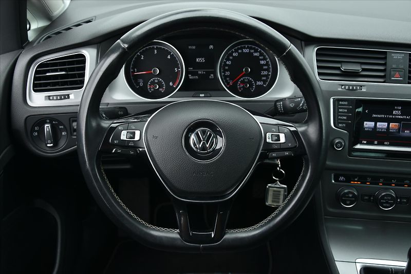 Volkswagen Golf 2.0TDi 110kW LOUNGE SERVIS.KN. - fotka 14 z 24
